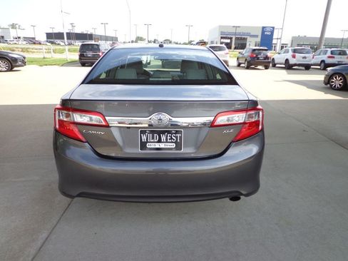Used 2014 Toyota Camry XLE FWD image 5