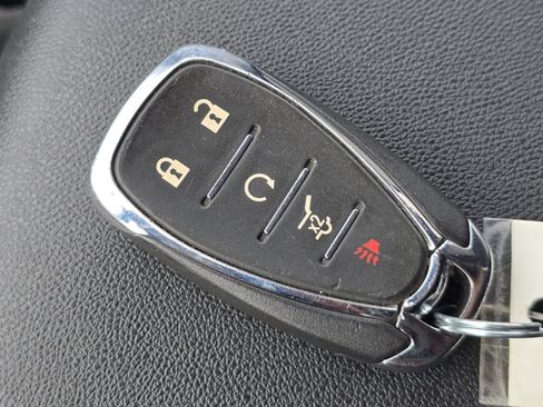 Used 2023 Chevrolet Equinox LT image 30