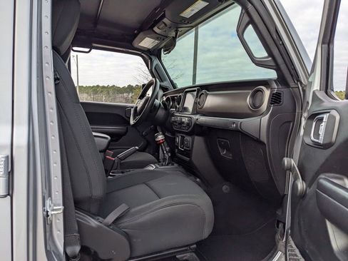 Used 2021 Jeep Gladiator Sport image 36