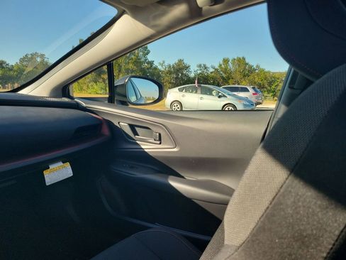 New 2026 Toyota Prius SE image 11