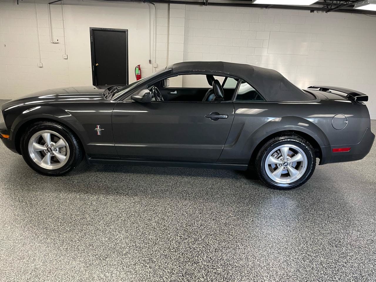 Used 2007 Ford Mustang Convertible RWD image 8