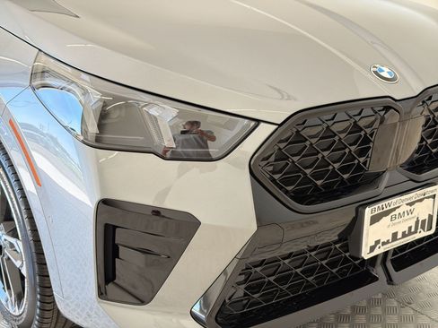 New 2026 BMW X2 xDrive28i AWD/4WD image 11