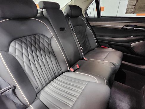 Used 2021 Genesis G90 3.3T Premium image 23
