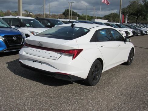 Used 2023 Hyundai Elantra Blue image 4