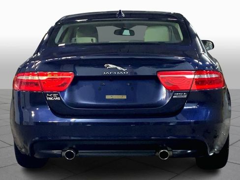 Used 2017 Jaguar XE Premium image 4