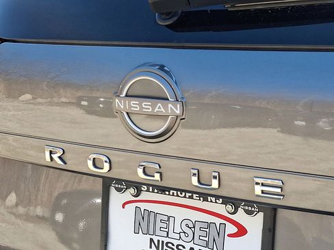 Certified 2023 Nissan Rogue SV image 23
