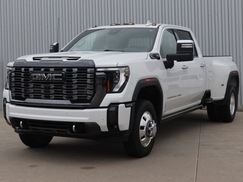 Used 2024 GMC Sierra 3500 Denali Ultimate AWD/4WD image 11
