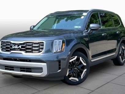Used 2024 Kia Telluride S w/ S Sunroof Package