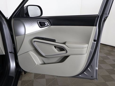 Used 2023 Kia Soul LX w/ LX Technology Package image 22