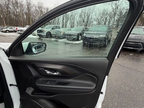 Used 2023 GMC Terrain SLE w/ Driver Convenience Package image 17