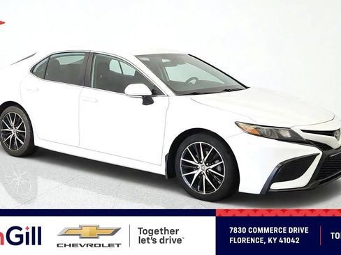 Used 2023 Toyota Camry SE FWD image 1
