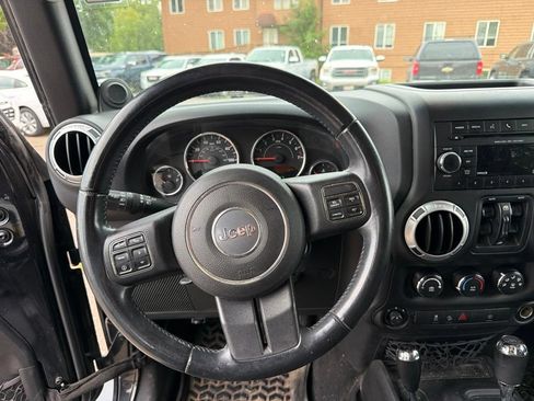 Used 2013 Jeep Wrangler Unlimited Sahara w/ Connectivity Group AWD/4WD image 12