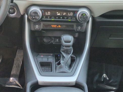 Used 2021 Toyota RAV4 XLE image 16