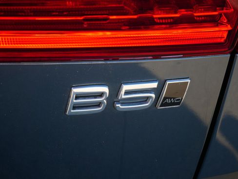 Used 2023 Volvo XC60 B5 Ultimate image 10