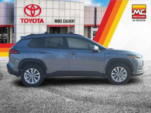 Used 2024 Toyota Corolla Cross LE FWD image 6