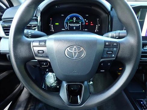 Used 2026 Toyota Camry LE AWD/4WD image 11