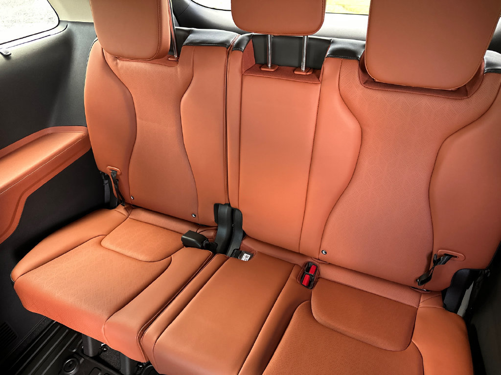 New 2027 Kia Carnival SX w/ Dark Edition Package FWD image 20