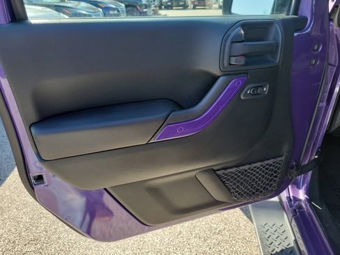 Used 2017 Jeep Wrangler Unlimited Sahara w/ Connectivity Group image 19