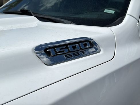 Used 2025 RAM 1500 Laramie AWD/4WD image 10