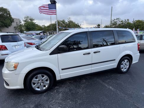 Used 2013 Dodge Grand Caravan American Value Package image 3