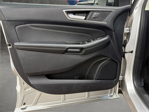 Used 2017 Ford Edge Titanium FWD image 33