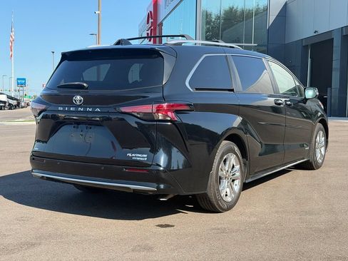 Used 2021 Toyota Sienna Platinum AWD/4WD image 5