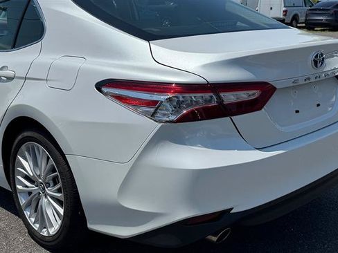 Used 2019 Toyota Camry XLE FWD image 14