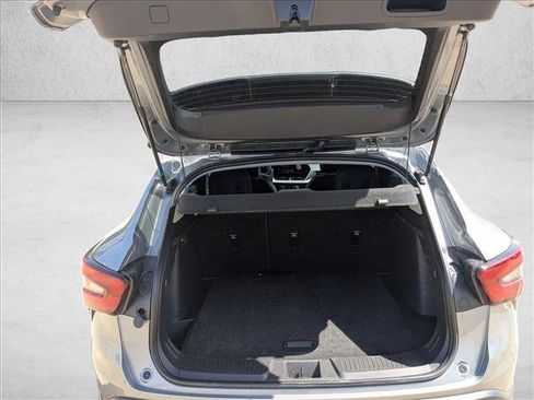 Used 2025 Chevrolet Trax LT image 7