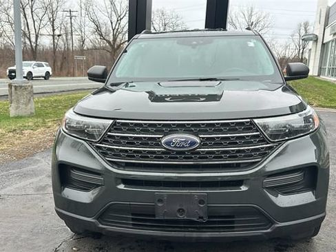 Used 2023 Ford Explorer XLT AWD/4WD image 2