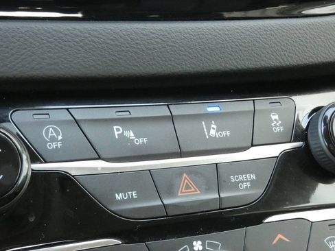 Used 2023 Chrysler Pacifica Touring-L FWD image 29