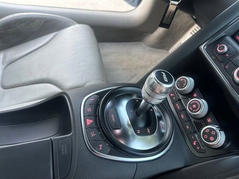 Used 2009 Audi R8 V8 w/ Enhanced Leather Pkg image 27