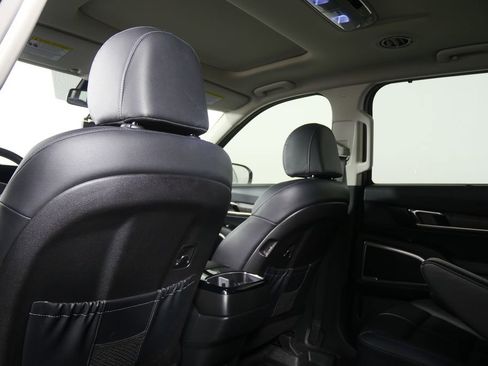 Used 2023 Kia Telluride EX w/ EX Captain's Chair Package image 18