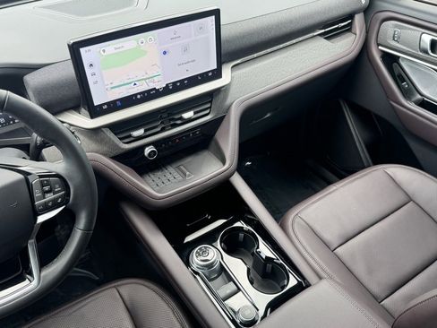 Used 2025 Ford Explorer Platinum w/ Ultimate Package image 29