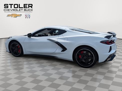 Used 2022 Chevrolet Corvette Stingray Premium Cpe w/ Z51 Performance Package image 2