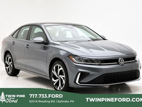 Used 2025 Volkswagen Jetta SEL image 1