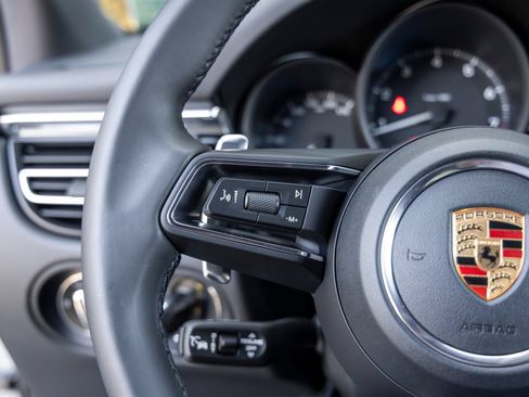 Certified 2026 Porsche Macan AWD/4WD image 36