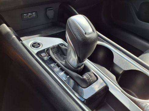 Used 2024 Nissan Altima 2.5 SV FWD image 12