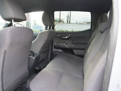 Used 2019 Toyota Tacoma TRD Sport w/ Technology Package image 13