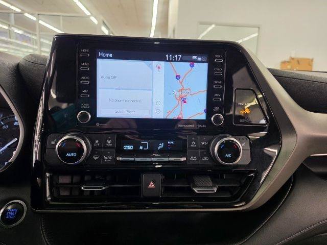 Used 2020 Toyota Highlander XLE AWD/4WD image 20