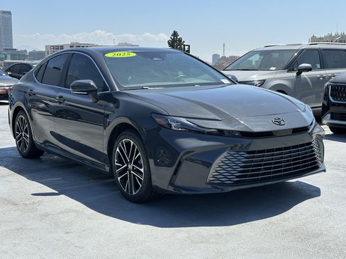 Used 2025 Toyota Camry XLE FWD image 10