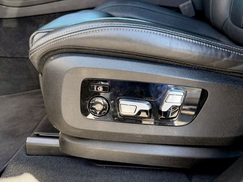 Used 2022 BMW X7 M50i image 26