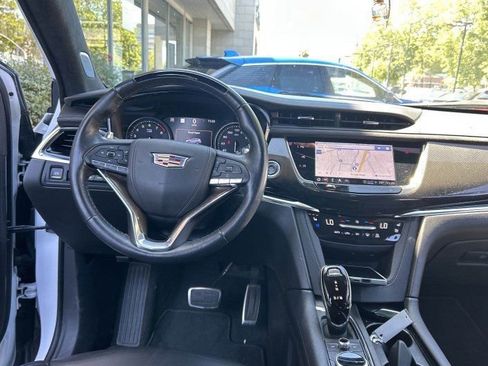 Certified 2023 Cadillac XT6 Sport w/ Platinum Package AWD/4WD image 4
