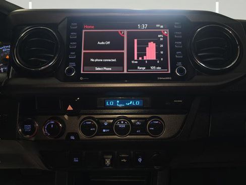 Used 2022 Toyota Tacoma TRD Off-Road AWD/4WD image 19