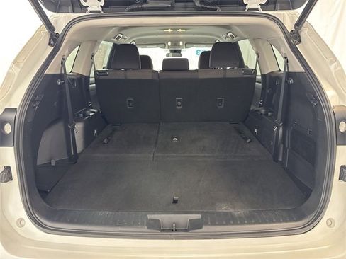 Used 2023 Toyota Highlander LE image 25