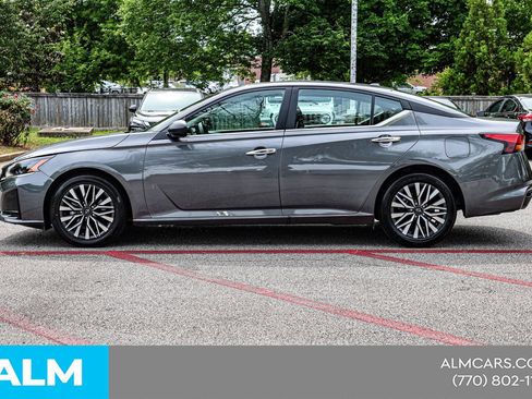 Used 2025 Nissan Altima 2.5 SV FWD image 10