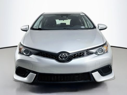 Used 2018 Toyota Corolla iM w/ All-Weather Mat Package FWD image 2