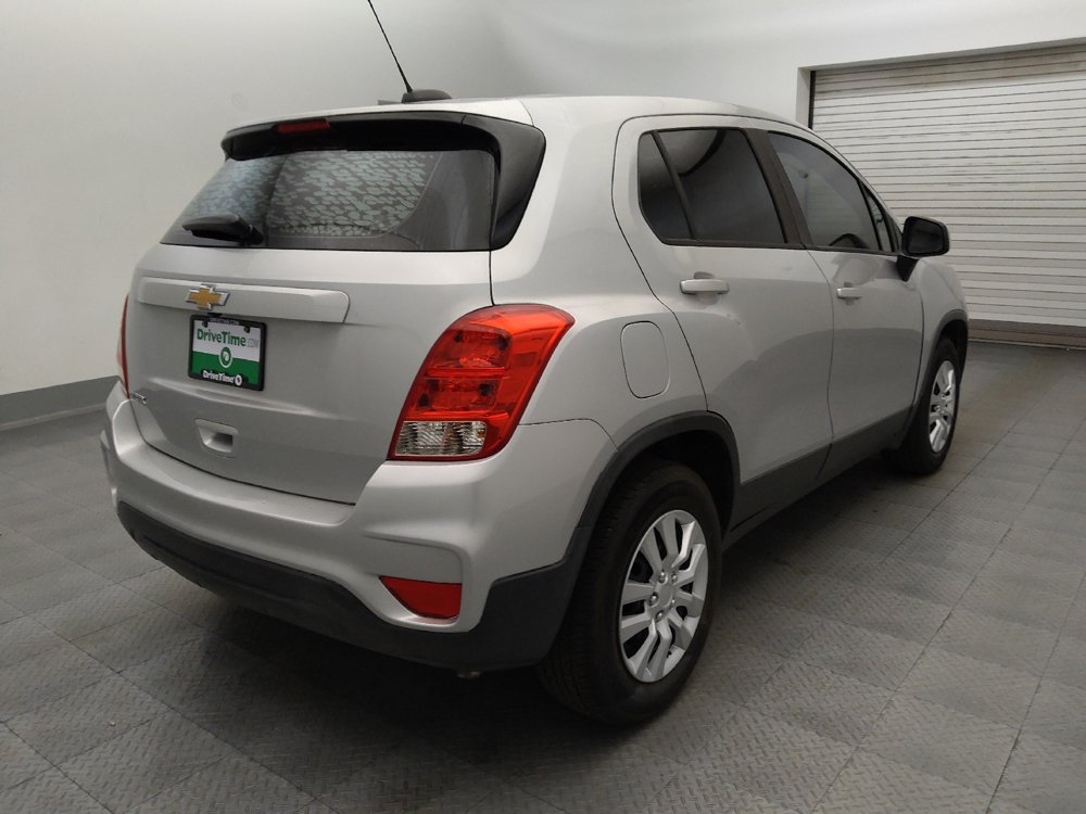 Used 2018 Chevrolet Trax LS w/ LPO, Cargo Package FWD image 9