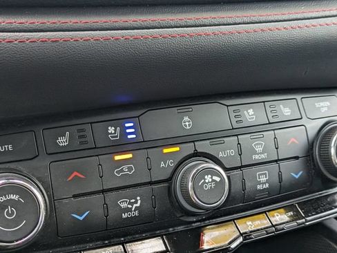 Used 2024 Dodge Durango GT AWD/4WD image 33