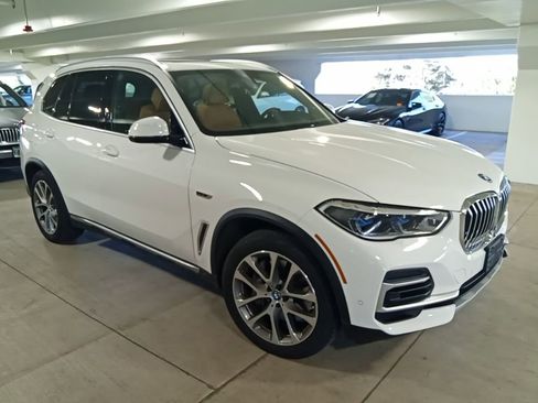 Used 2023 BMW X5 xDrive45e w/ Executive Package AWD/4WD image 4