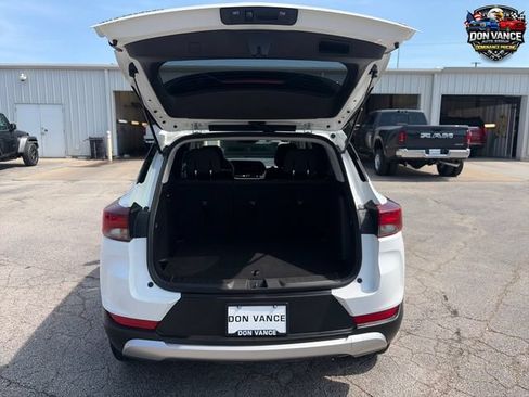 Used 2025 Chevrolet TrailBlazer LT AWD/4WD image 21